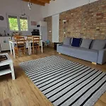 Apartment Voeroes Patak Apartmanhaz -red Creek Apartmant House