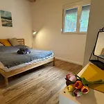 Apartment Voeroes Patak Apartmanhaz -red Creek Apartmant House Balatonfuzfo