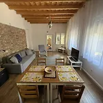 Voeroes Patak Apartmanhaz -red Creek Apartmant House Apartment *
