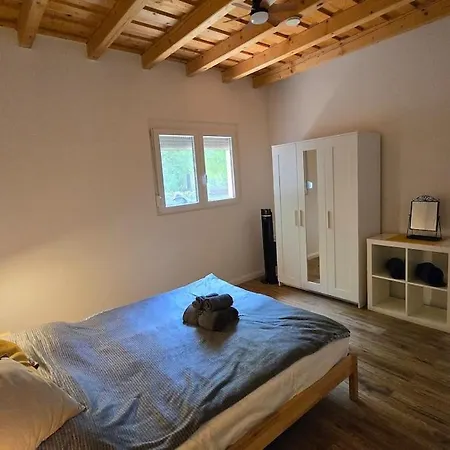 Apartment Voeroes Patak Apartmanhaz -red Creek Apartmant House Balatonfůzfő