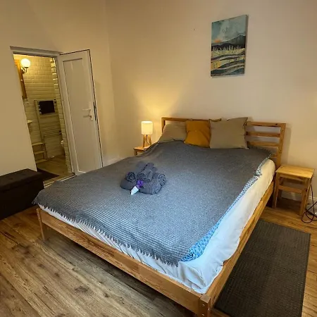 Voeroes Patak Apartmanhaz -red Creek Apartmant House