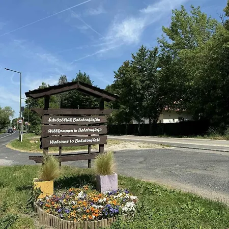 Apartment Voeroes Patak Apartmanhaz -red Creek Apartmant House *