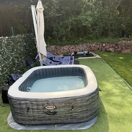 Apartment Voeroes Patak Apartmanhaz -red Creek Apartmant House