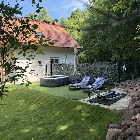 Apartment Voeroes Patak Apartmanhaz -red Creek Apartmant House *