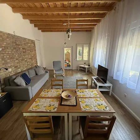 Voeroes Patak Apartmanhaz -red Creek Apartmant House Apartmán *