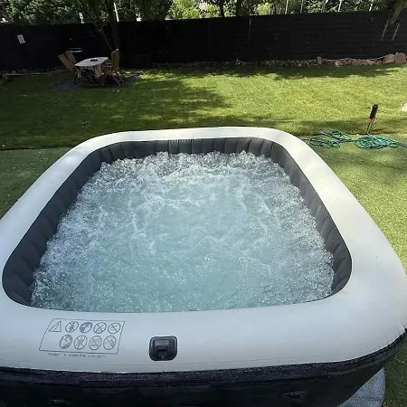 Apartment Voeroes Patak Apartmanhaz -red Creek Apartmant House *