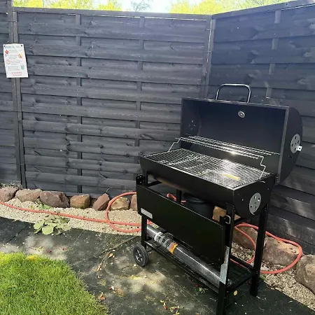 Apartment Voeroes Patak Apartmanhaz -red Creek Apartmant House