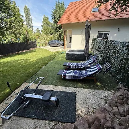 Voeroes Patak Apartmanhaz -red Creek Apartmant House