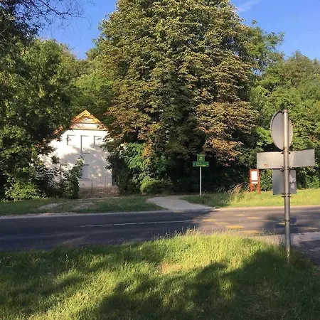 Voeroes Patak Apartmanhaz -red Creek Apartmant House *