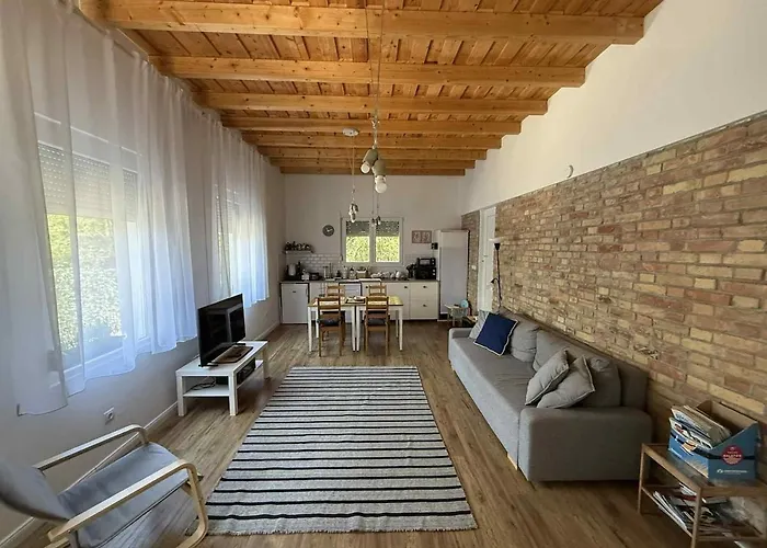 Voeroes Patak Apartmanhaz -red Creek Apartmant House Balatonfůzfő